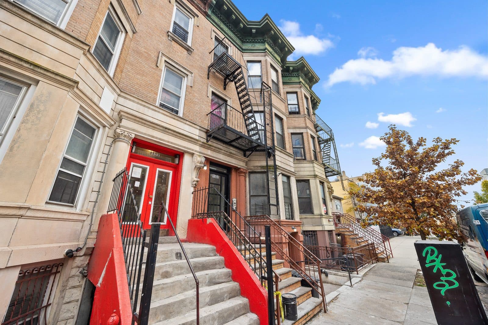 1550 Bryant Avenue — photo 4
